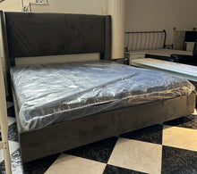 Cargar imagen en el visor de la galería, 1023 - Very LARGE high quality bedframe (dark green, velvet) + **FACTORY NEW** quality double sided pocket spring mattress (180cm x 210cm, extra long!) = 965€.