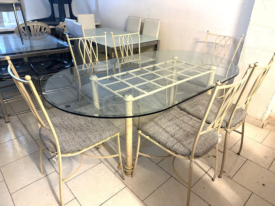 1180 - Cream iron table (105cm x 180cm) + 6 chairs + cushions.