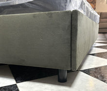 Cargar imagen en el visor de la galería, 1023 - Very LARGE high quality bedframe (dark green, velvet) + **FACTORY NEW** quality double sided pocket spring mattress (180cm x 210cm, extra long!) = 965€.