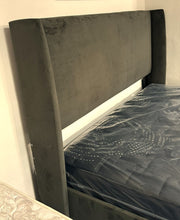 Cargar imagen en el visor de la galería, 1023 - Very LARGE high quality bedframe (dark green, velvet) + **FACTORY NEW** quality double sided pocket spring mattress (180cm x 210cm, extra long!) = 965€.