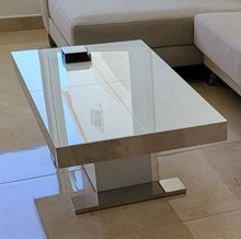 Load image into Gallery viewer, 1011 - High quality coffee table. TOP LIFTS UP!  (110cm x 60cm, 41cm high)
