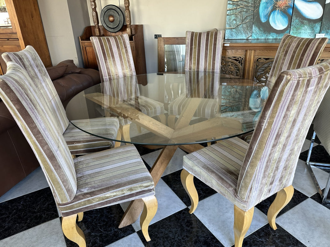 1003 - Large high quality round glass (150cm across) table and 6 chairs! Very good condition!