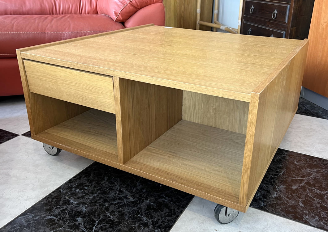 1124 - Wooden square coffee table (80cm x 80cm, 42cm high)