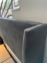 Cargar imagen en el visor de la galería, 1023 - Very LARGE high quality bedframe (dark green, velvet) + **FACTORY NEW** quality double sided pocket spring mattress (180cm x 210cm, extra long!) = 965€.