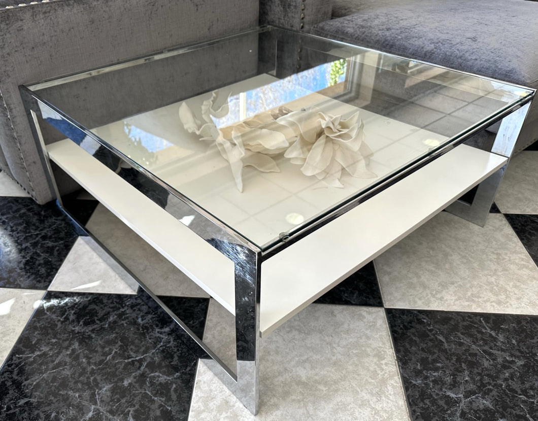 1027 - High quality large square coffee table (flowers can be removed) (90cm x 90cm, 41cm high). Very good condition!