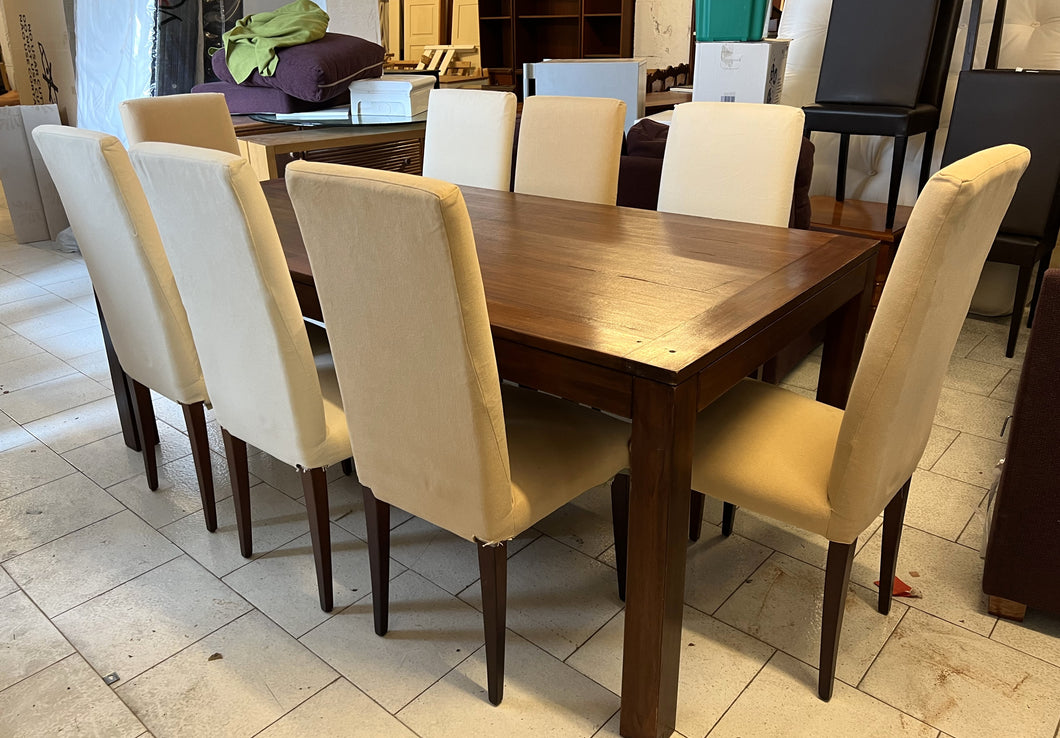 1065 - Heavy rustic table (100cm x 200cm) with 4 light beige fabric chairs + 4 white fabric chairs.