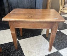 Cargar imagen en el visor de la galería, 1177 - Small solid table (57cm x 43cm, 42cm high)
