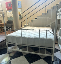 Cargar imagen en el visor de la galería, 1089 - Iron bedframe that came in a few weeks ago, now with mattress! (150cm x 190cm)
