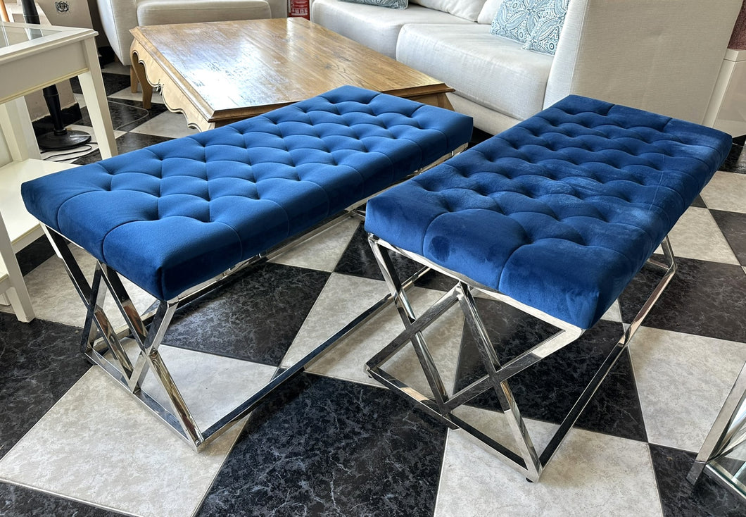 1016 - Two high quality chrome benches (in very good condition) (100cm x 48cm, 46cm high) 145€ each.