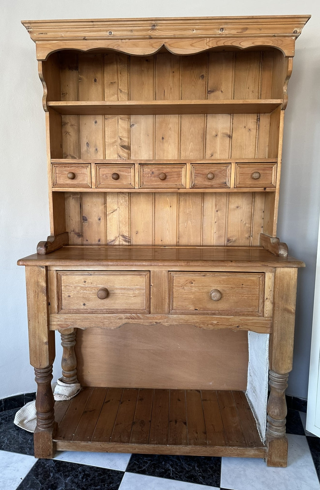 1032 - Country dresser (122cm x 50cm, 195cm high)