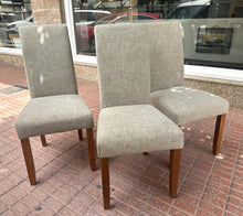 Cargar imagen en el visor de la galería, 1185 - Set of three dining chairs, 65€ for all 3!

