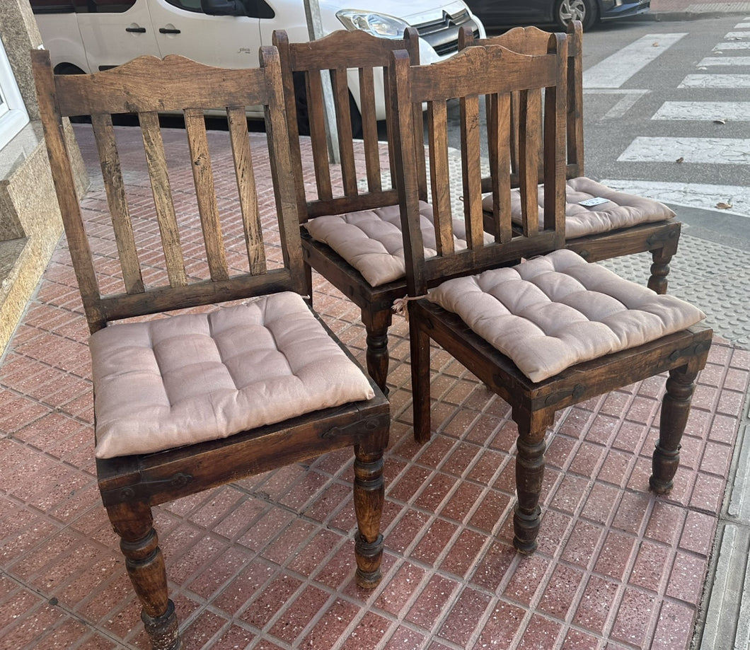 1067 - Set of 4 rustic chairs.
