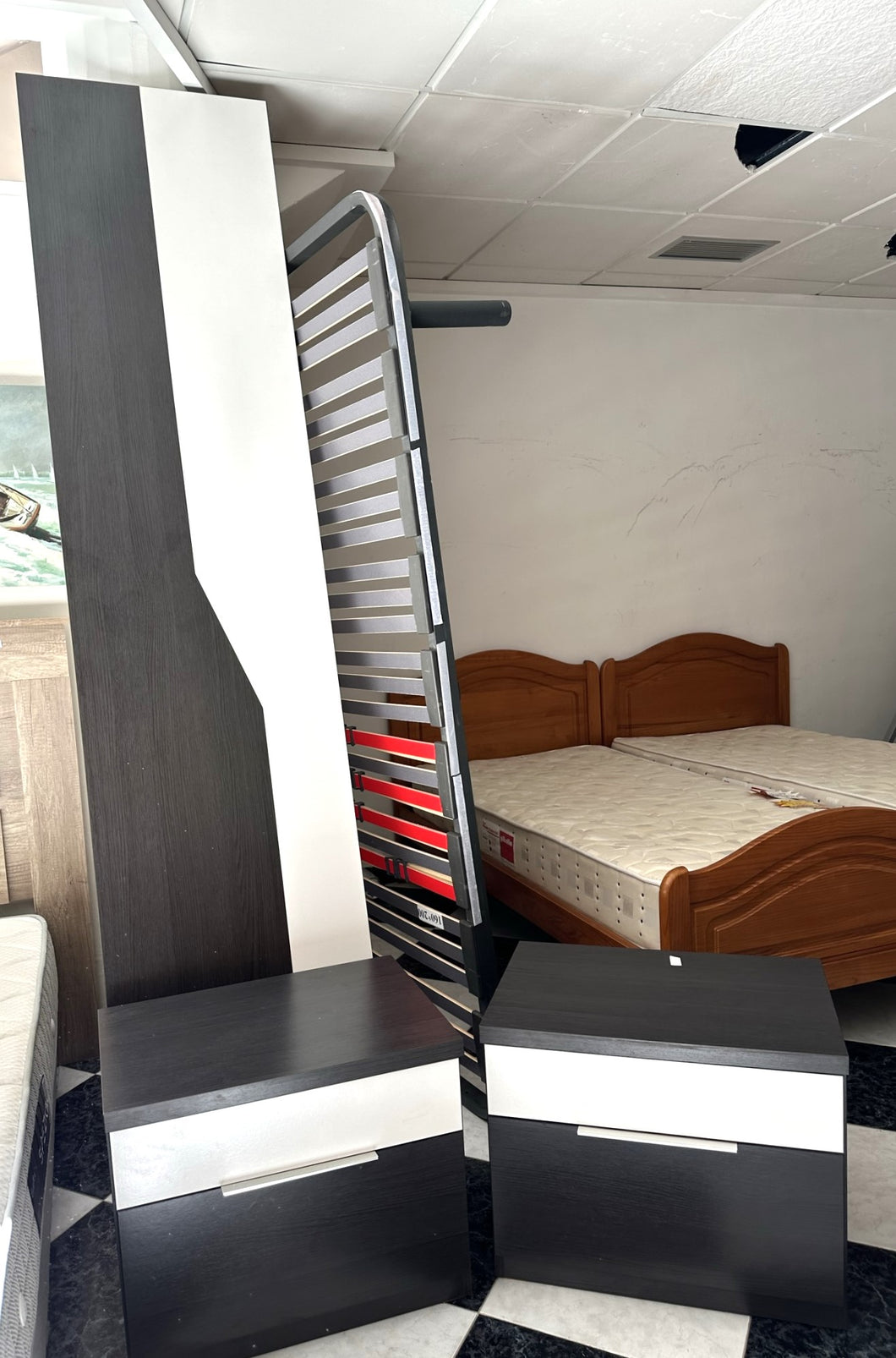 1078 - Set of headboard (to mount on wall) + 2 bedsides (58cm x 40cm, 48cm high) 95€ for all three!