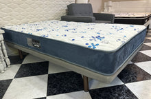 Cargar imagen en el visor de la galería, 1136 - Very comfortable mattress from Spezia + tapi (solid) base. Good condition! (120cm x 190cm) (topper also available, included)
