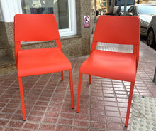 Cargar imagen en el visor de la galería, 1171 - Red chairs, good quality ones, 50€ for both.
