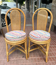 Load image into Gallery viewer, 1029 - .. two extra  chairs for set Ref#1030, or sold separately. 75€ for both!
