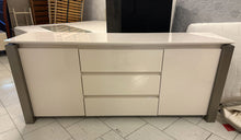 Cargar imagen en el visor de la galería, 1120 - White high gloss sideboard (190cm x 48cm, 82cm high)
