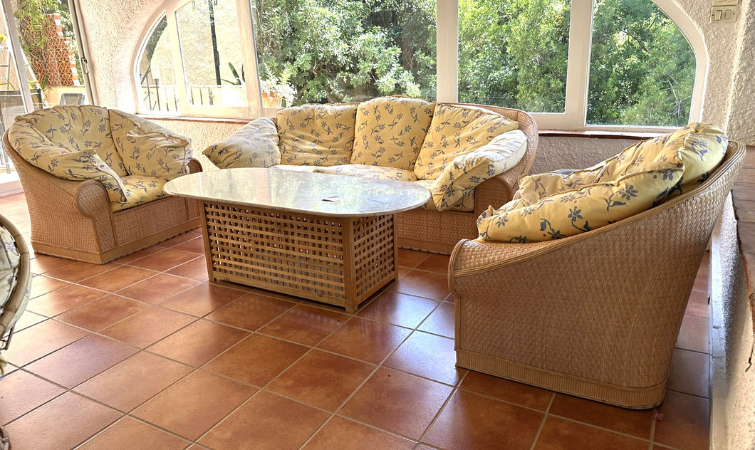 1021 - Large and comfortable rattan suite! (2 armchairs, sofa and table!) 325€ for the set!!