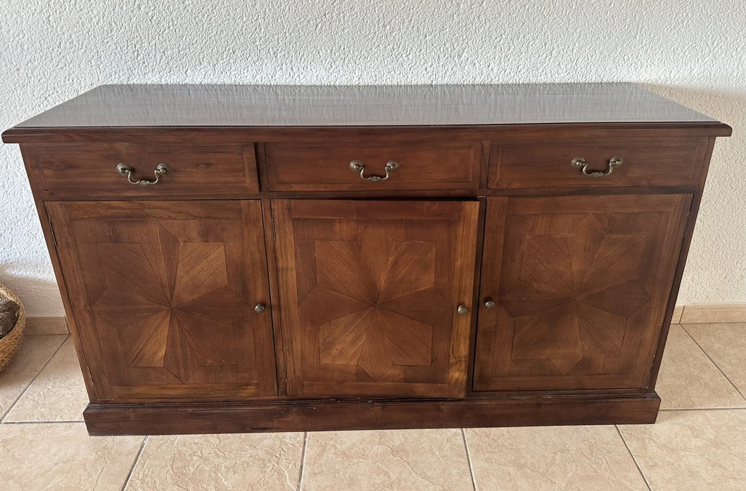 1098 - Sideboard.