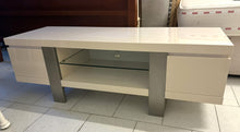 Cargar imagen en el visor de la galería, 1122 - High gloss TV-table (150cm x 50cm, 50cm high)
