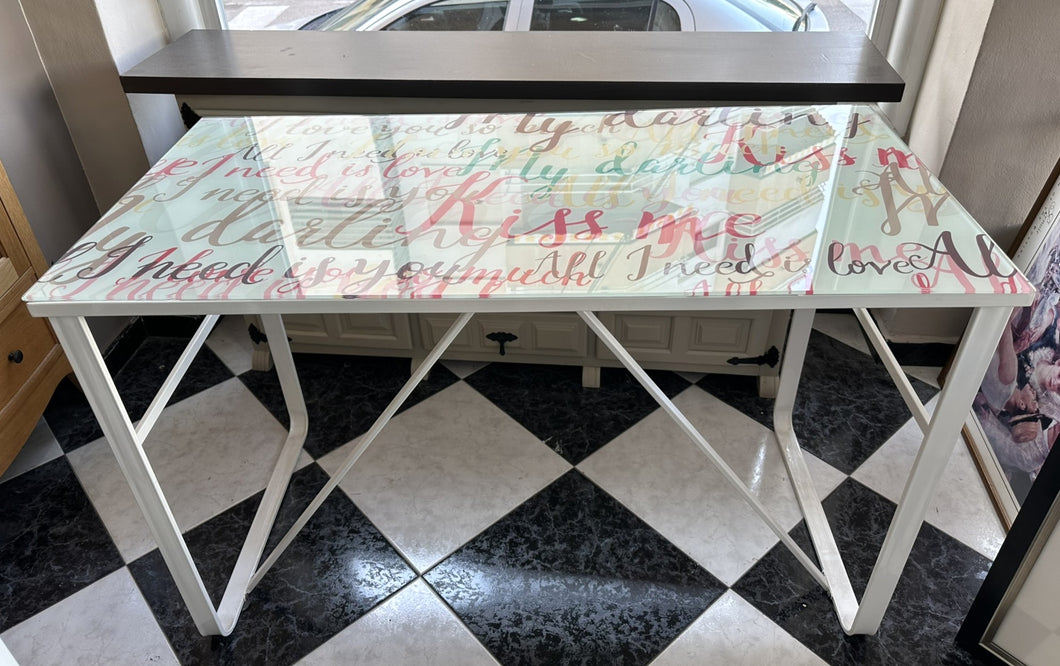 1085 - Desk (120cm x 60cm, 76cm high)