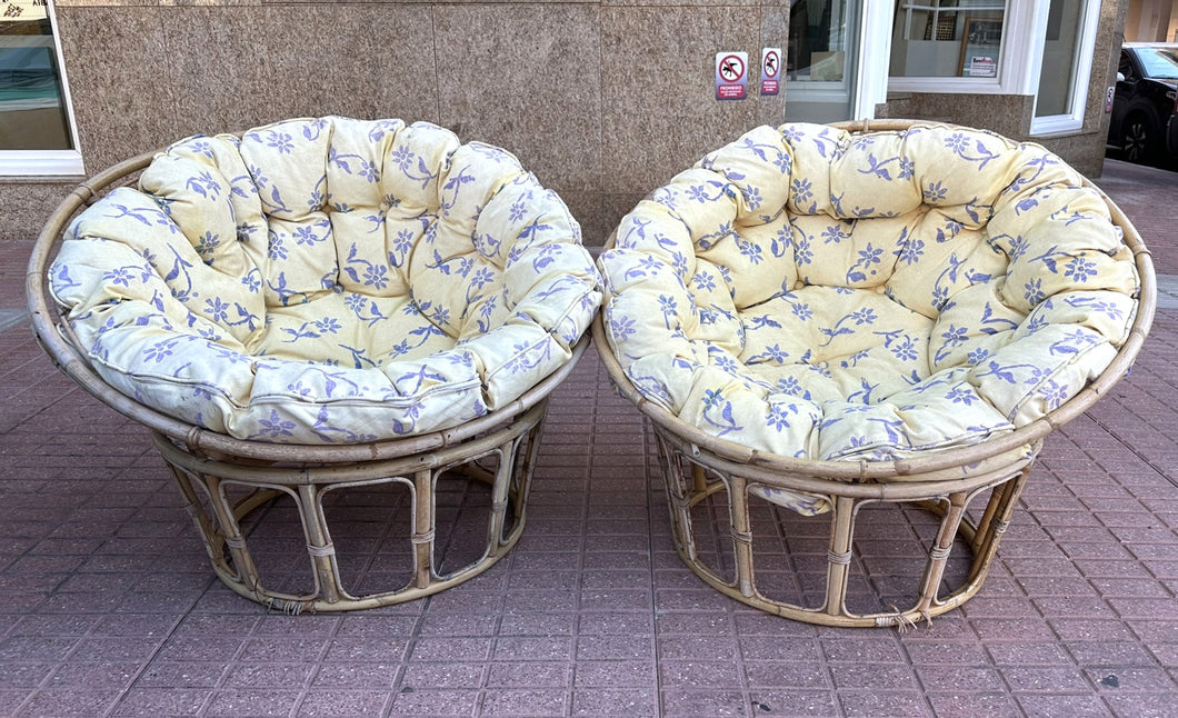 1020 - Two lounge chairs (100cm diameter) Left: 45€, right 65€, or both 100€