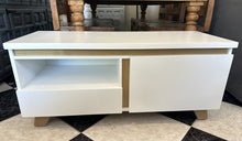 Load image into Gallery viewer, 1079 - TV table (100cm x 40cm, 45cm high)
