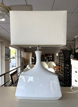 Cargar imagen en el visor de la galería, 1079 - Large high quality lamp in very good condition (67cm high)
