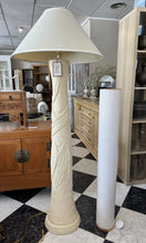Load image into Gallery viewer, 1124 - Left: High quality floor lamp (156cm) 95€   Right: Lamp (115cm) 35€.
