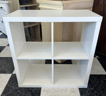 Cargar imagen en el visor de la galería, 1206 - White unit (76cm x 76cm, 39cm high)
