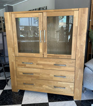 Load image into Gallery viewer, 1125 - Solid oak cabinet (123cm x 42cm, 139cm high)
