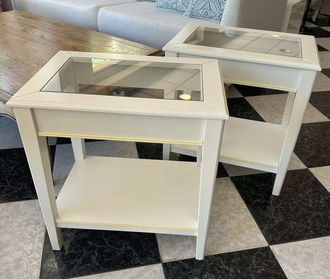1047 - Two side tables (56cm x 40cm, 60cm high) 125€ for both