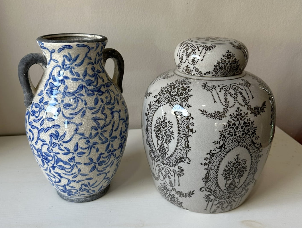1052 - Urns / pot (Left: 28cm  20€ and 27cm 35€)