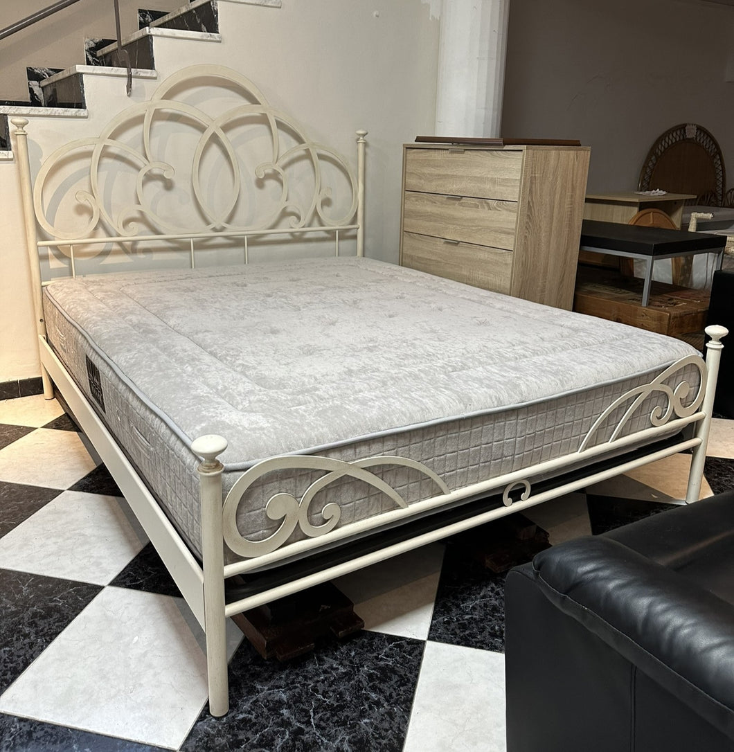 1012 - High quality wrought iron king size bed + nice and clean quality mattress from 