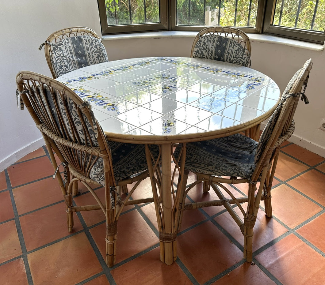 1035 - Tiled round naya table + 4 chairs. (122cm across)