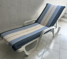 Load image into Gallery viewer, 1187 - Sun lounger with cushion, good condition!
