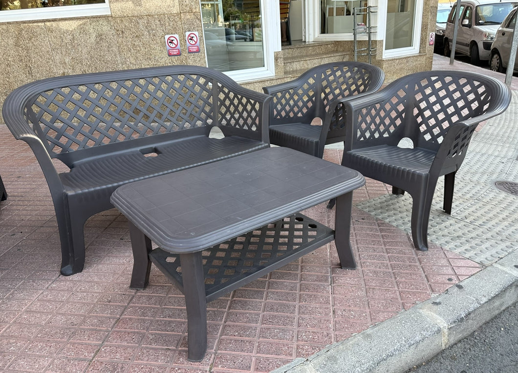 1038 - Outdoor PVC sofa suite. (Sofa 135cm)