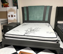 Cargar imagen en el visor de la galería, 1020 - High quality bed bedframe with velvet headboard + base + mattress (160cm x 200cm). All in very good condition!

