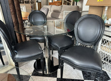 Cargar imagen en el visor de la galería, 1013 - Round glass / chrome table (125€) + 4 chairs (145€) = Or both for 250€
