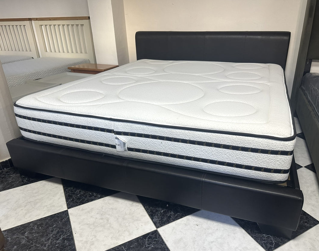 1037 - Large super king bed (mattress '180cm x 200cm´ and leather frame) all in very good condition!