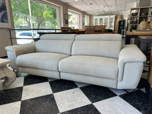 Cargar imagen en el visor de la galería, 1002 - High quality electric recliner sofa in very good condition! (240cm wide, 110cm deep)
