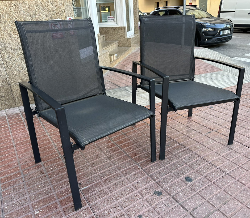 1236 - Two garden chairs. 45€ for both.