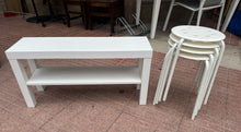 Cargar imagen en el visor de la galería, 1201 - TV table (90cm x 26cm, 46cm high) 10€. Stools 10€ for all 4.
