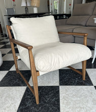 Cargar imagen en el visor de la galería, 1028 - Armchair with fabric cushion.
