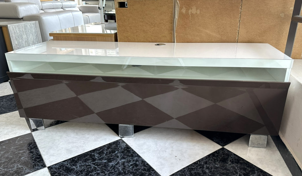 1024 - TV-table (150cm x 46cm, 50cm high)