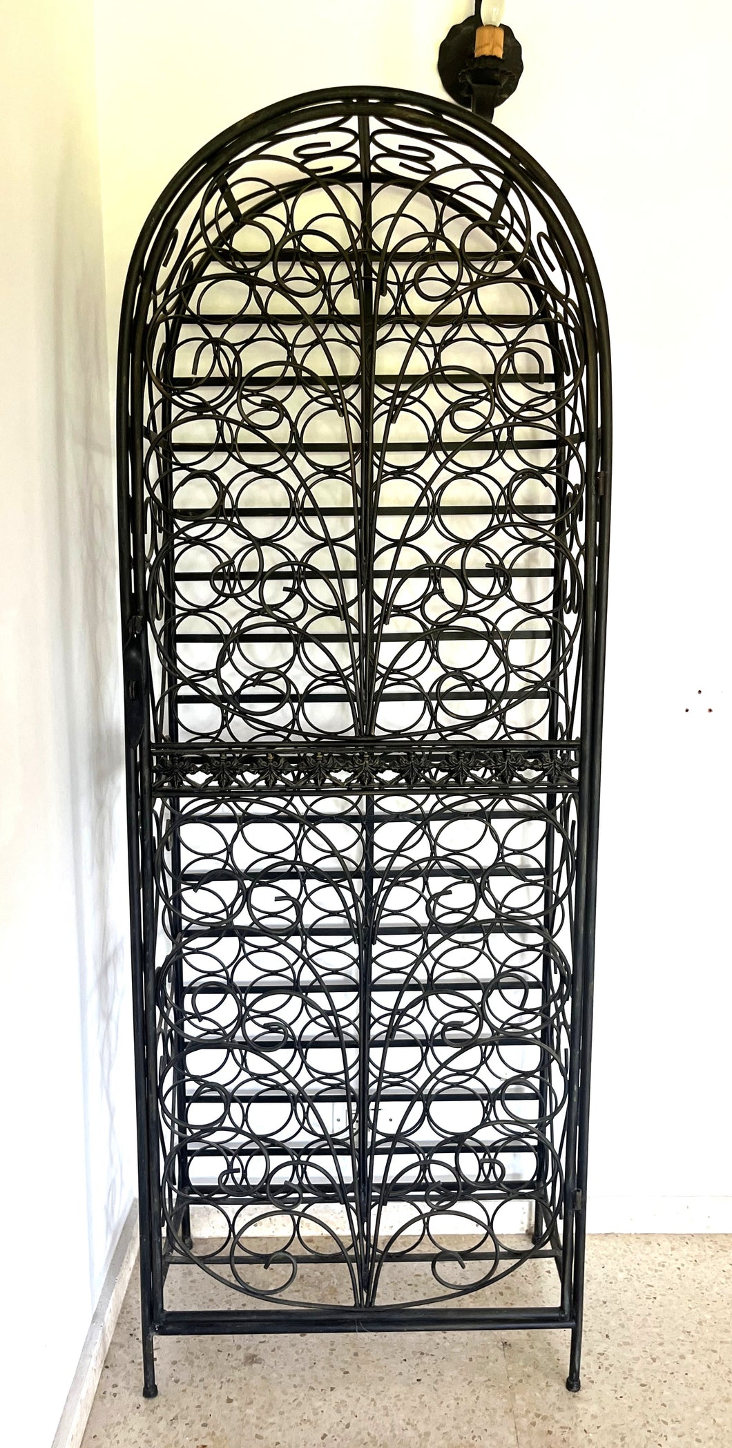 1007 - High quality heavy wrought iron wine rack! (67cm x 40cm, 186cm high)