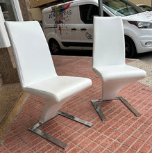 Cargar imagen en el visor de la galería, 1102 - Heavy high quality leather dining chairs, 75€ for both.
