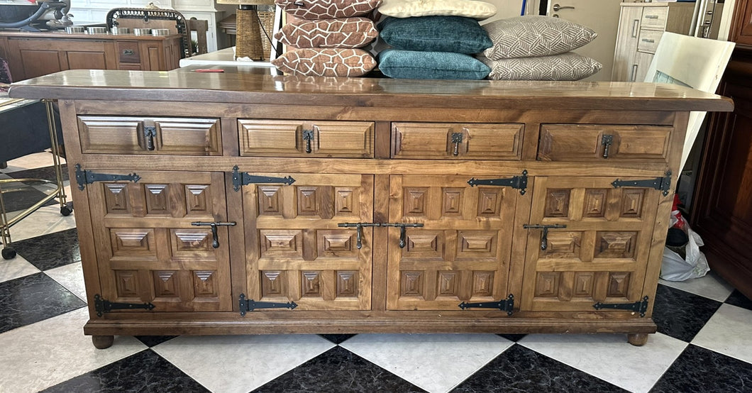 1019 - Large solid wooden Castilian sideboard in very good condition! (200cm x 40cm, 82cm high)