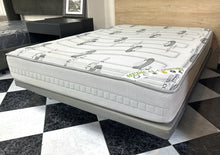 Load image into Gallery viewer, 1048 - Good quality and very comfortable (and clean!) mattress +  tapi (solid) base (140cm x 190cm)
