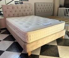 Load image into Gallery viewer, 1026 - Luxury bed from English "Burgess", in very good condition! (135cm x 190cm) (Headboard + base + mattress).
